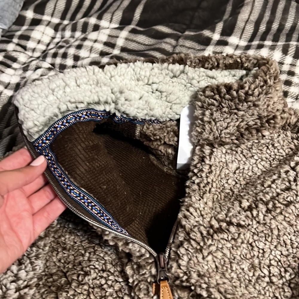 Fluffy jacket - Picture 3 of 9